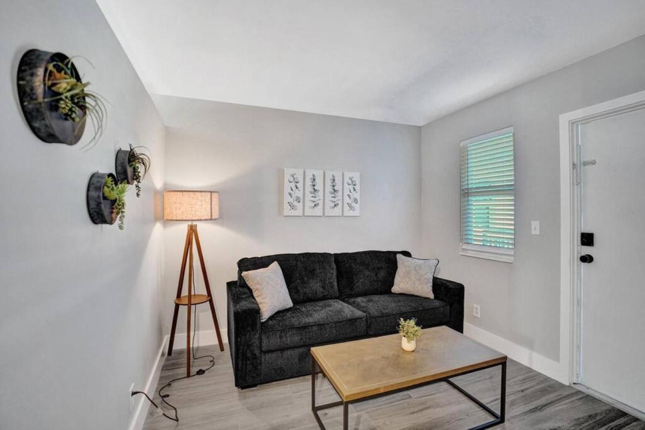 Apartment Rustic Retreats Modern 1br For 4 Guests In The Heart Of Lauderdale