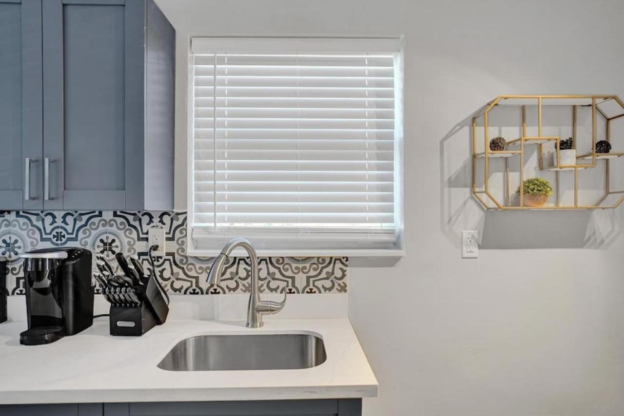 Rustic Retreats Beachy 1br For 4 Guests In The Heart Of Lauderdale Apartment Fort Lauderdale