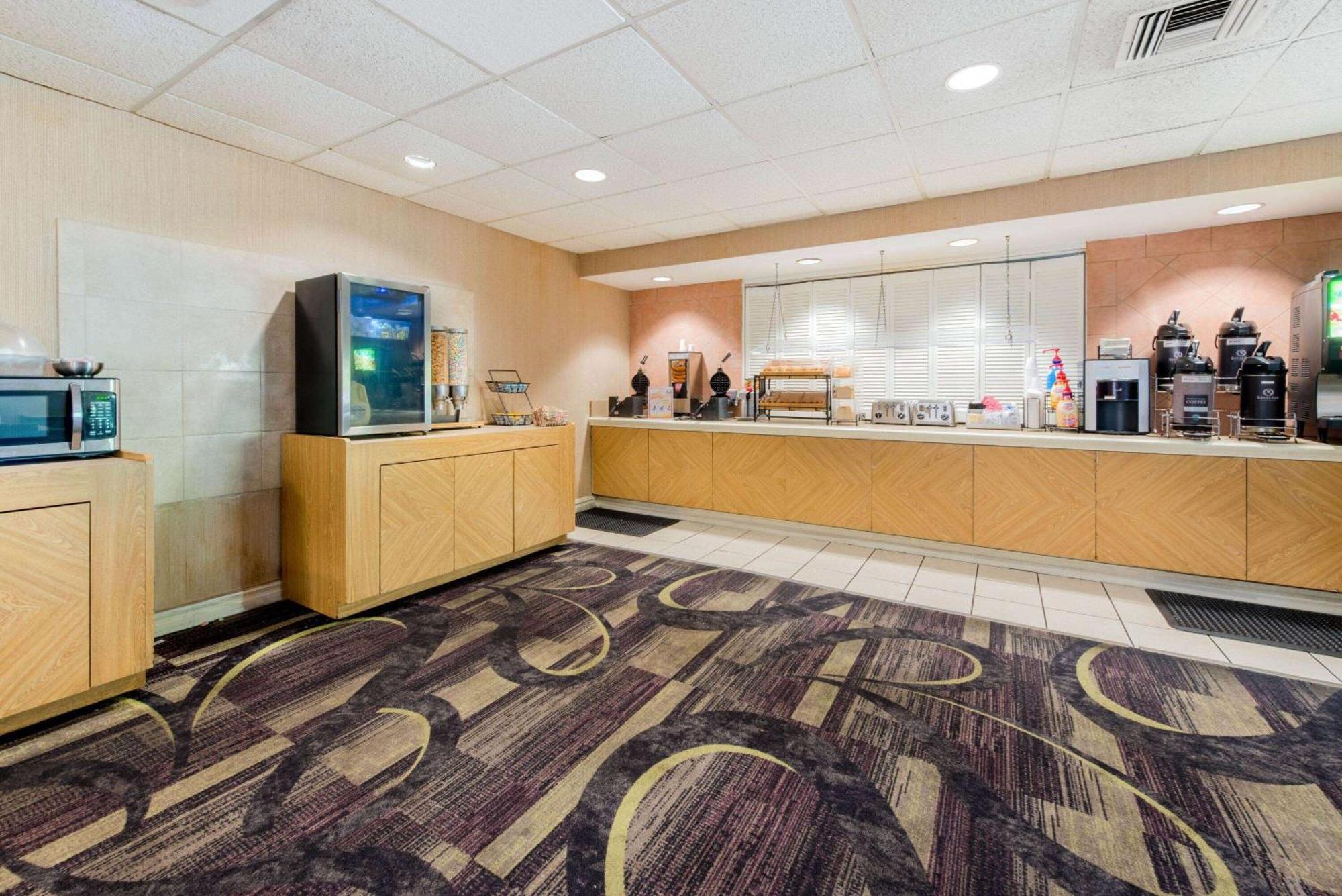 La Quinta By Wyndham Ft Lauderdale Cypress Creek Hotel Fort Lauderdale