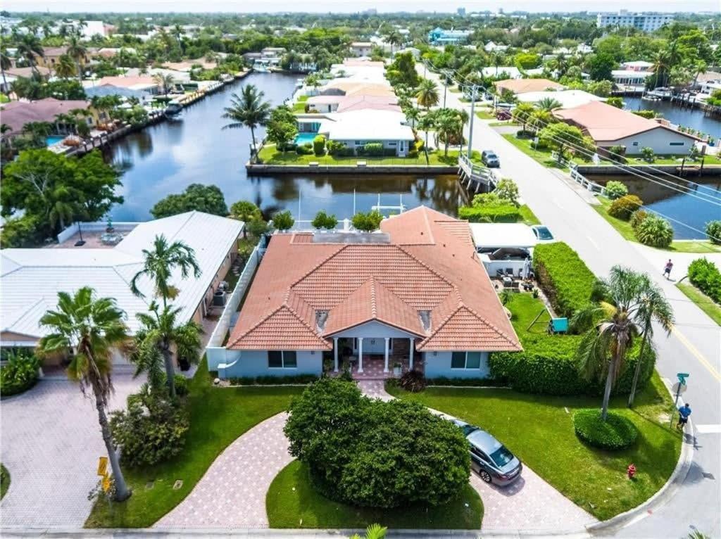 Luxe 4br Waterfront W Htd Pool 5min To