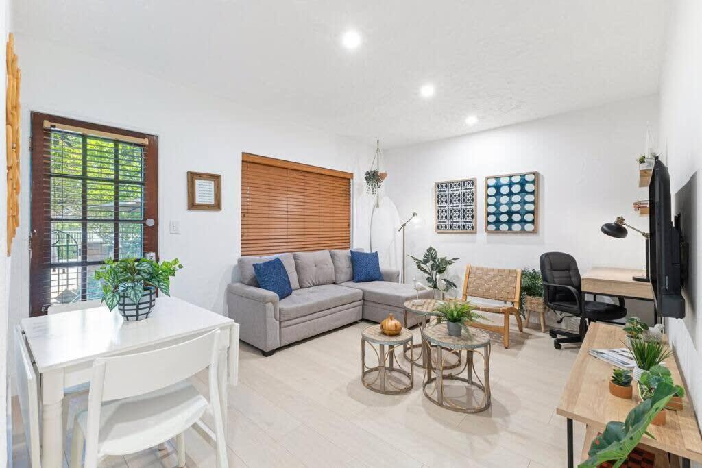 Bright And Stylish In Olas Blvd Victoria Park