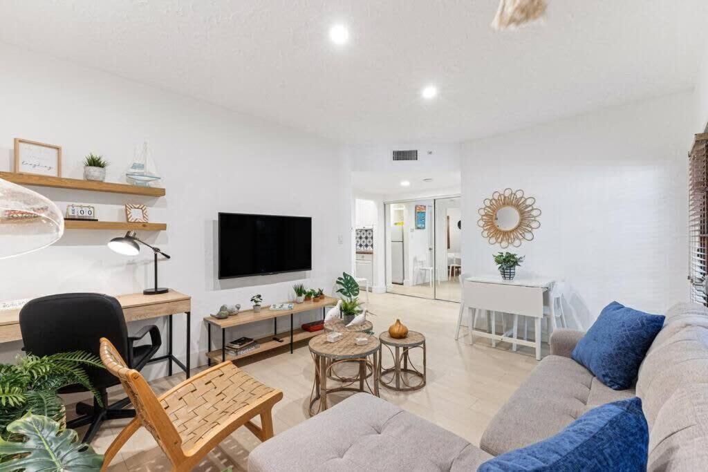 Bright And Stylish In Olas Blvd Victoria Park Fort Lauderdale