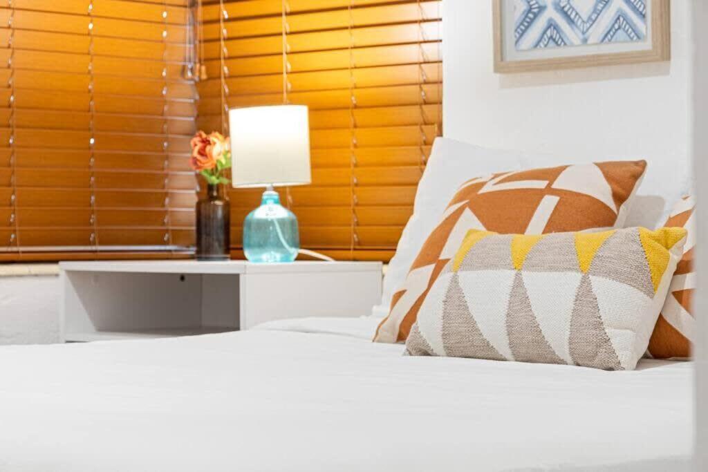 Bright And Stylish In Olas Blvd Victoria Park Holiday home
