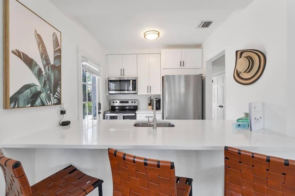 Holiday home Walk To Las Olas Banyan Palm Paradise