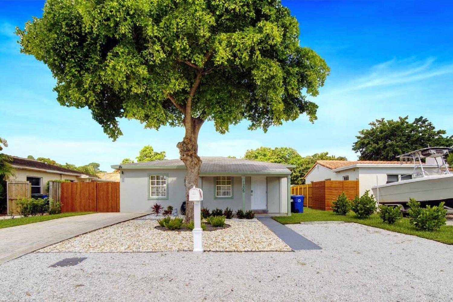Relaxing 3 Bedroom House-close To Beaches And Airport! Apartment *