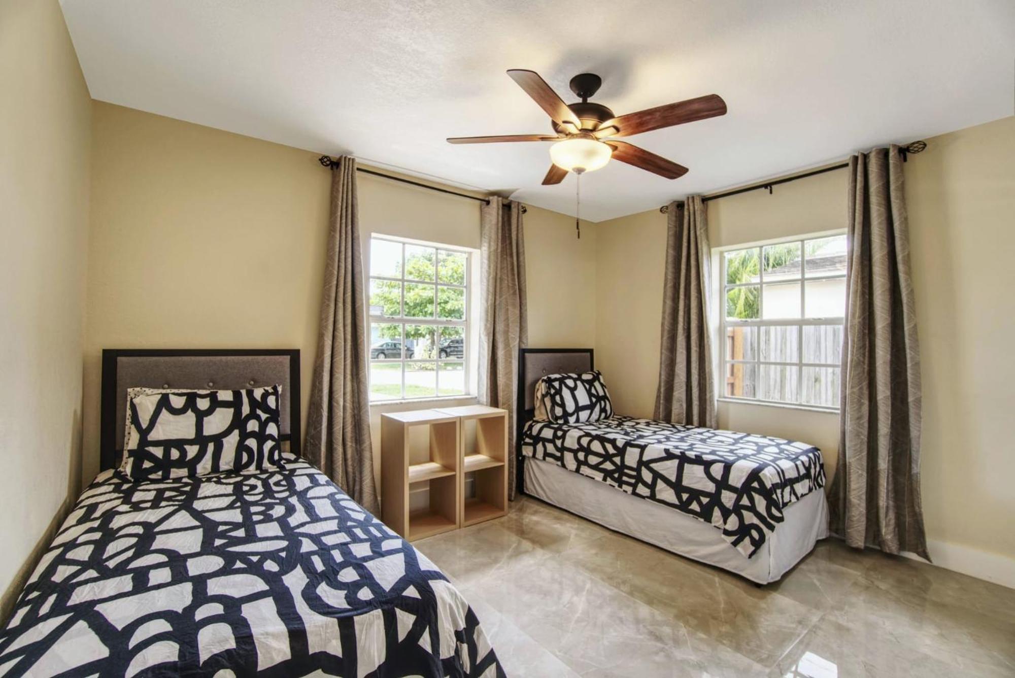 Apartment Relaxing 3 Bedroom House-close To Beaches And Airport!