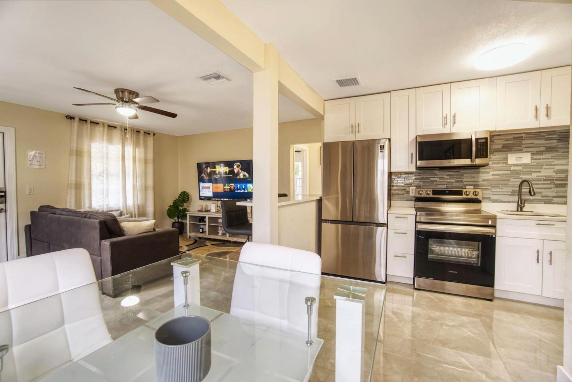 Relaxing 3 Bedroom House-close To Beaches And Airport! *