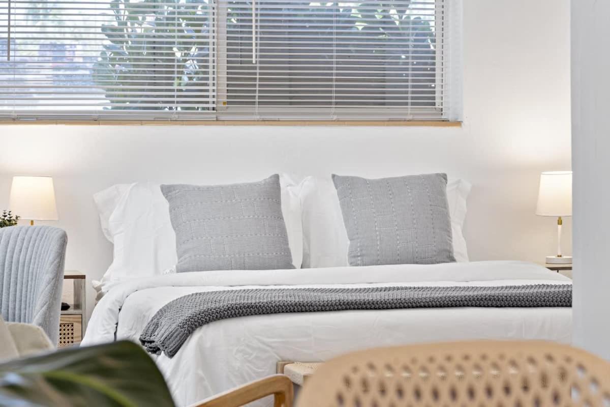 Lovely With Great Location + Free Parking
