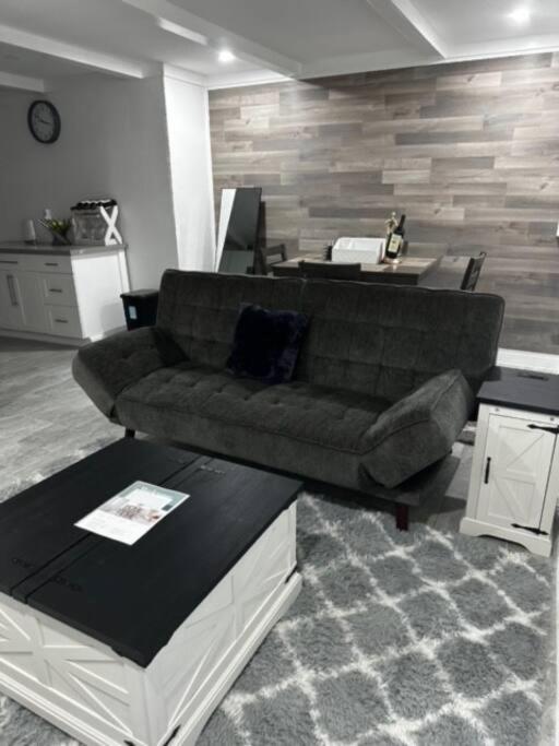 Cozy Newly Renovated In Fll Apartment