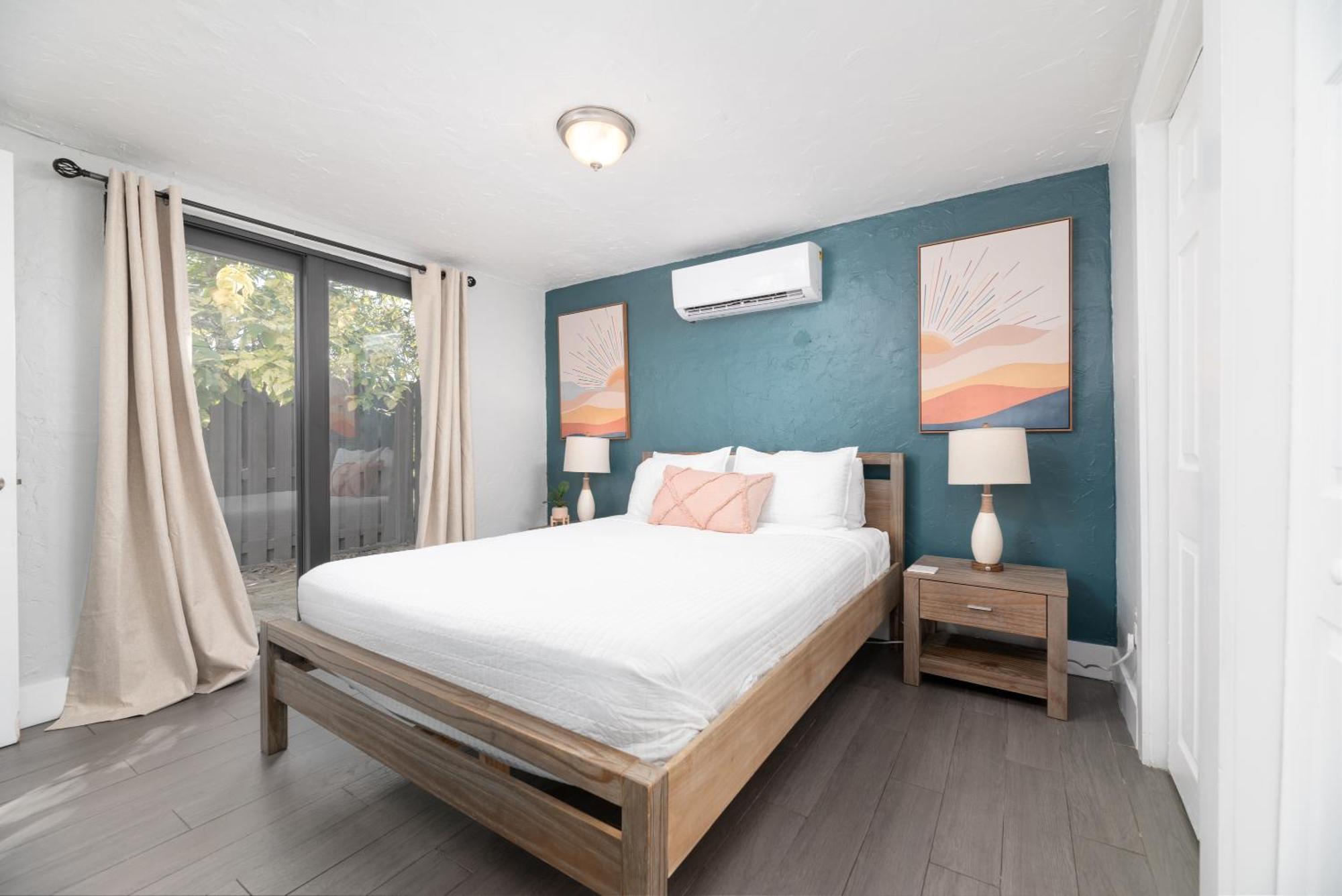 The Flats At Riverside Park 3 *