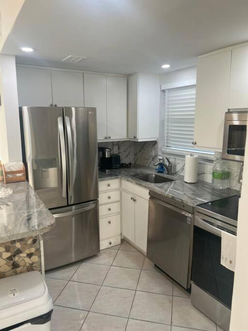 Apartment Beachside Bliss: Charming 1 Bed