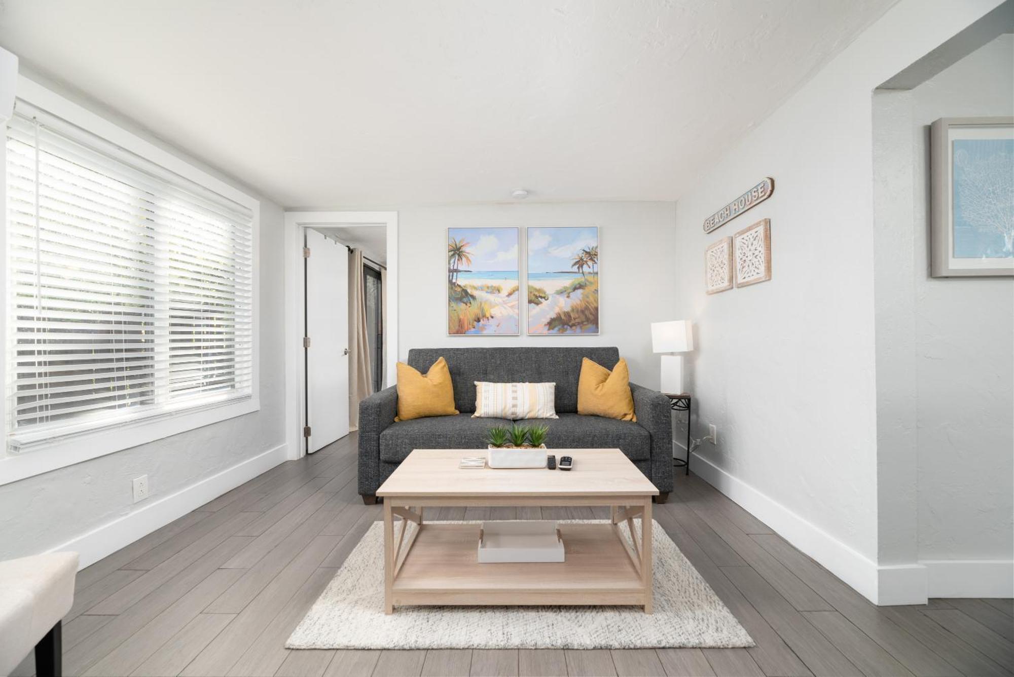 The Flats At Riverside Park 3 *