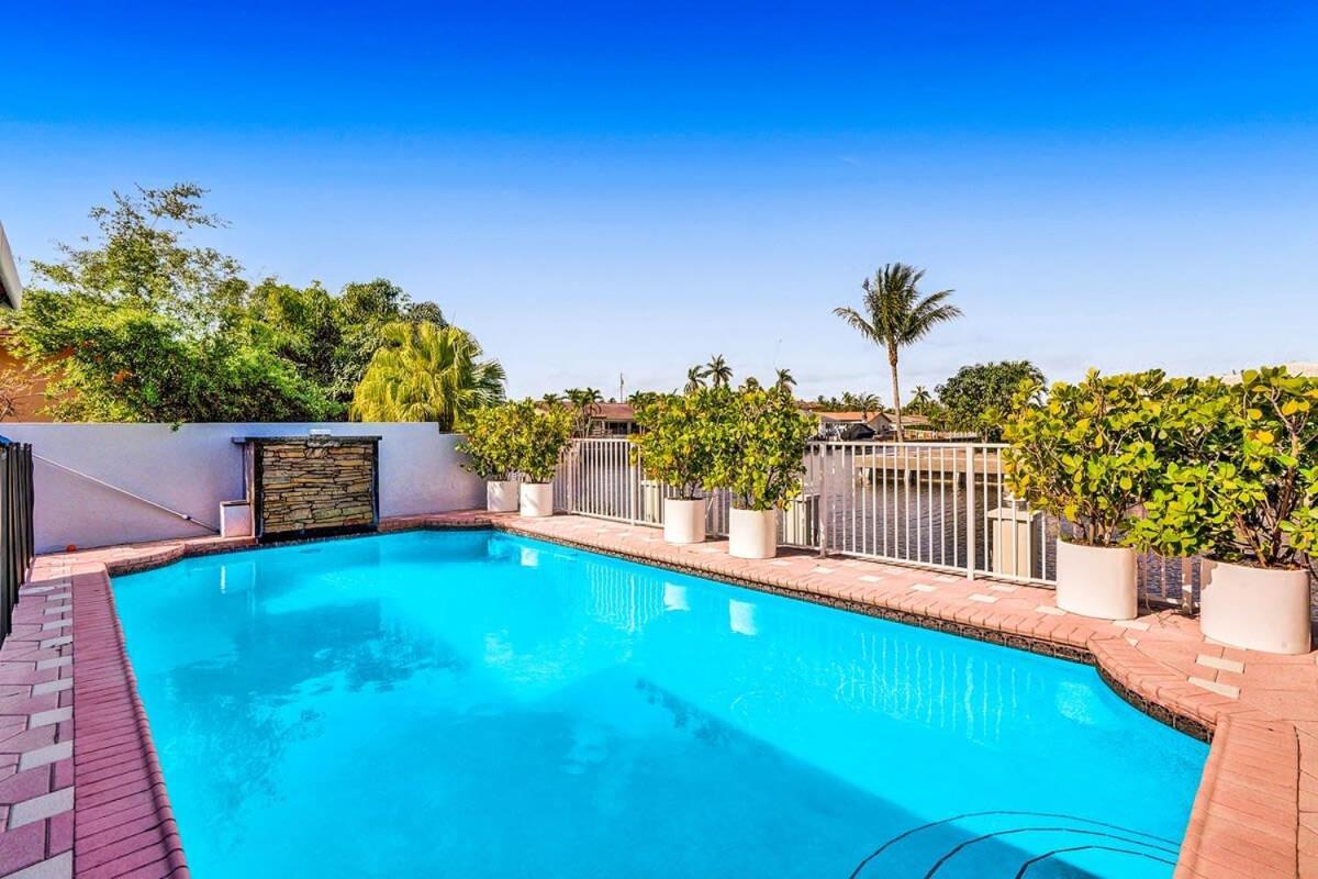 Villa Luxe 4br Waterfront W Htd Pool 5min To