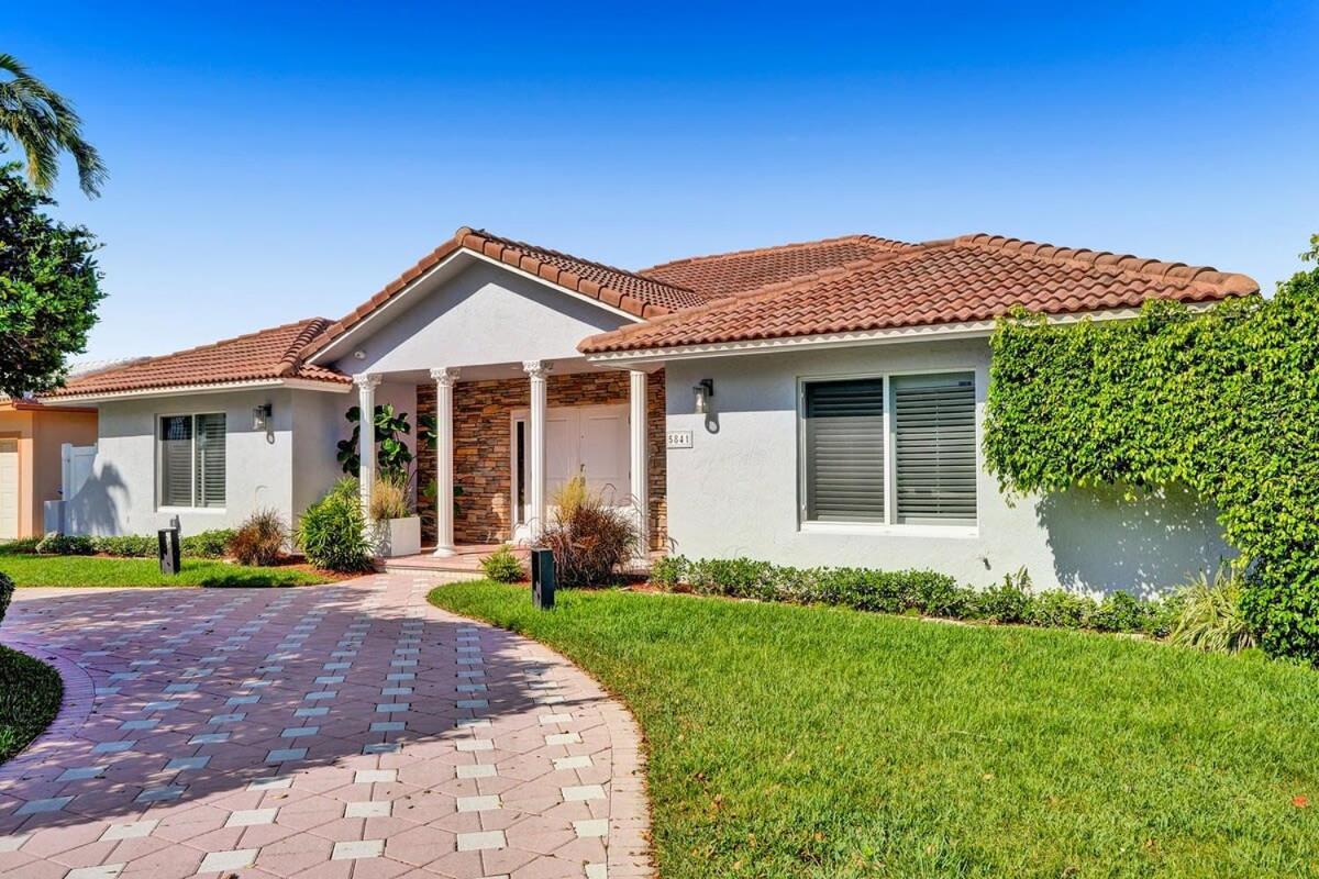 Luxe 4br Waterfront W Htd Pool 5min To Villa