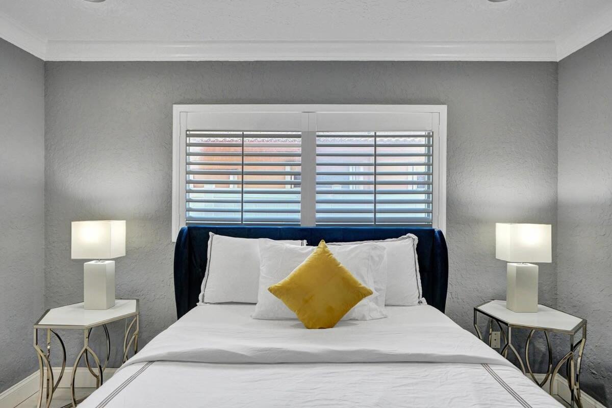 Villa Luxe 4br Waterfront W Htd Pool 5min To