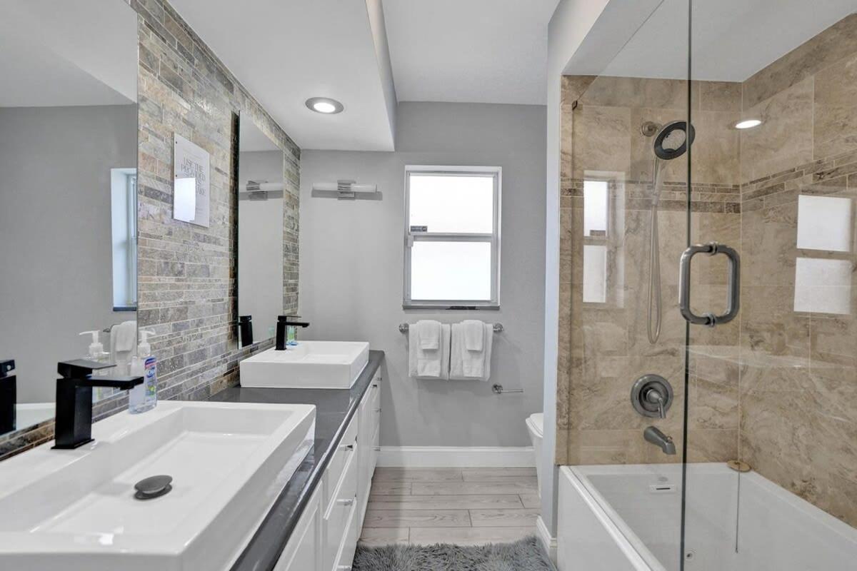 Luxe 4br Waterfront W Htd Pool 5min To Villa Fort Lauderdale