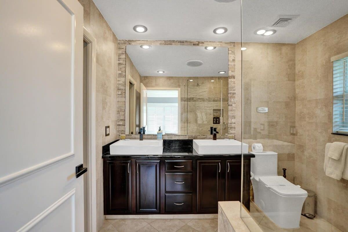 Luxe 4br Waterfront W Htd Pool 5min To Villa *