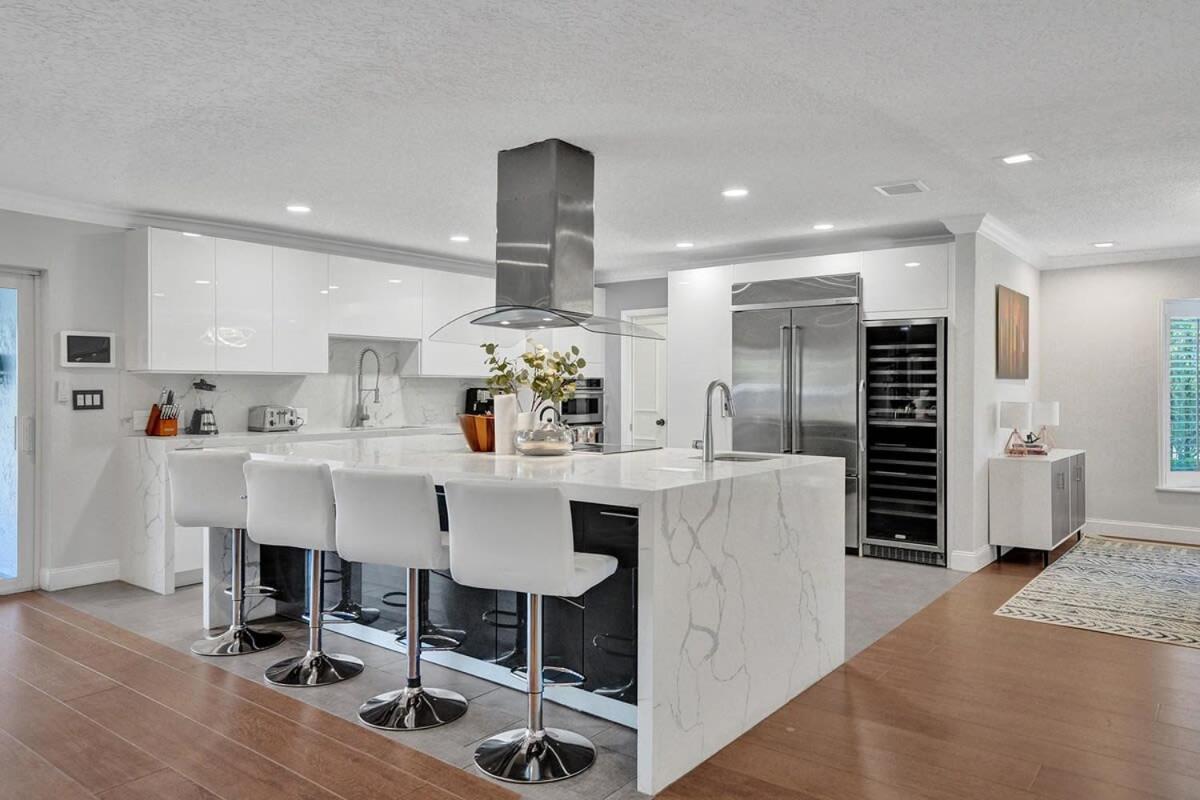 Luxe 4br Waterfront W Htd Pool 5min To Villa