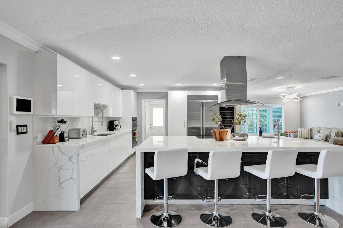 Luxe 4br Waterfront W Htd Pool 5min To Villa *