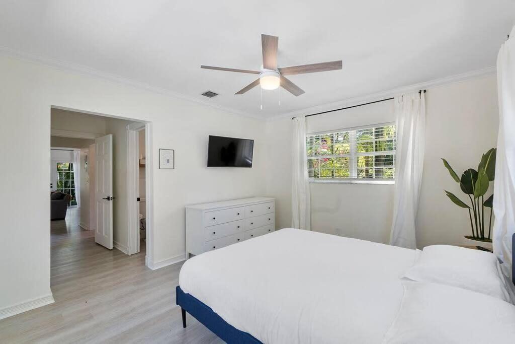 Holiday home Walk To Las Olas Banyan Palm Paradise *