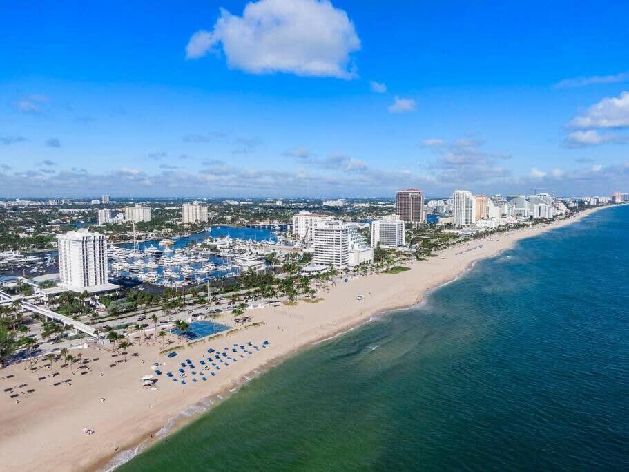 Walk To Las Olas Banyan Palm Paradise Fort Lauderdale