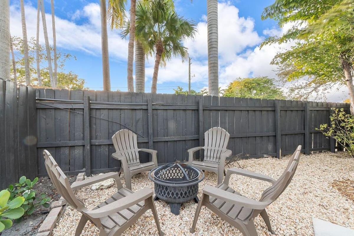 Holiday home Walk To Las Olas Banyan Palm Paradise