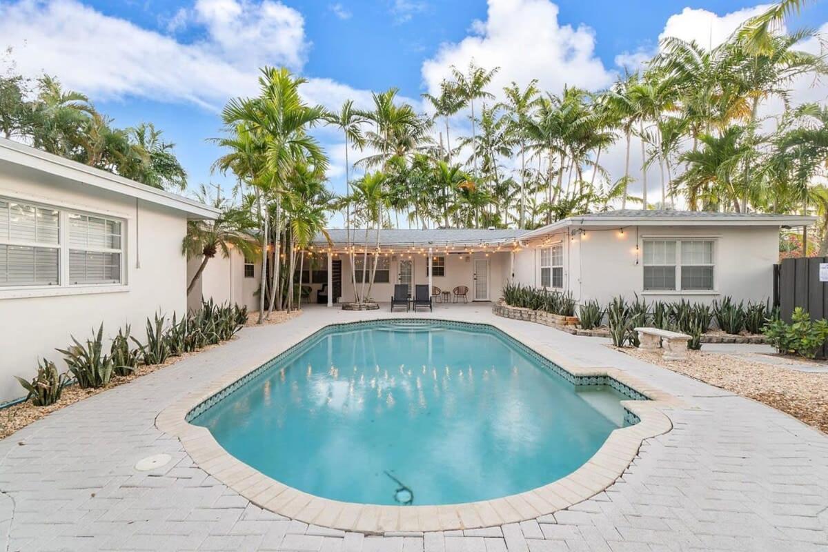 Walk To Las Olas Banyan Palm Paradise Holiday home *