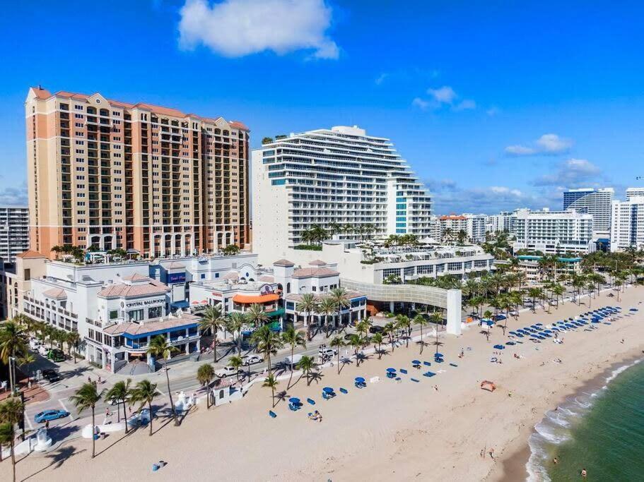 Walk To Las Olas Banyan Palm Paradise Holiday home Fort Lauderdale