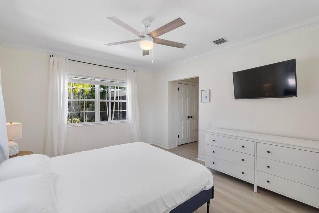Walk To Las Olas Banyan Palm Paradise Holiday home