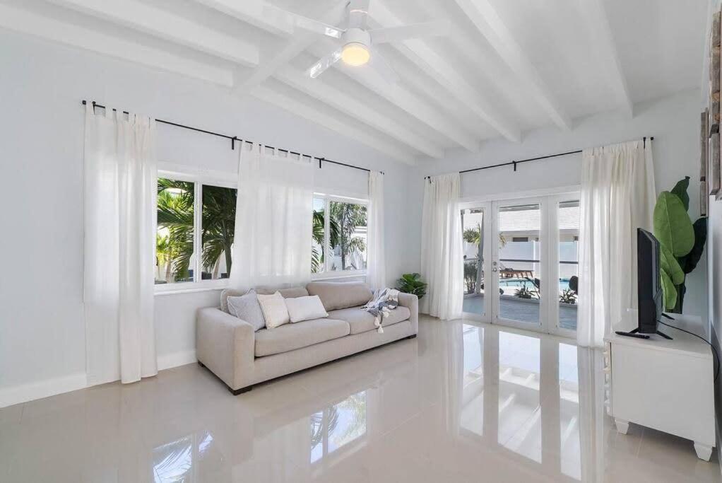 Together But With Privacy 3 Units And Private Pool * Fort Lauderdale