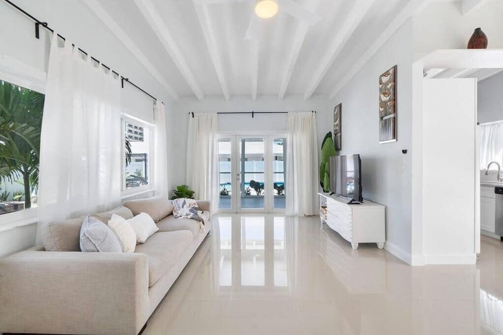 Together But With Privacy 3 Units And Private Pool Apartment