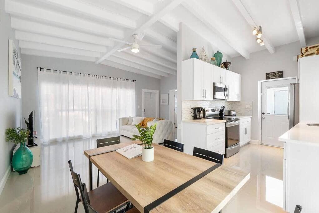 Apartment Together But With Privacy 3 Units And Private Pool Fort Lauderdale