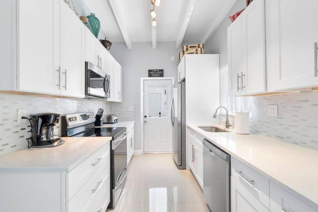 Together But With Privacy 3 Units And Private Pool * Fort Lauderdale