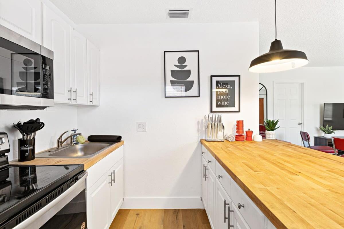 Lovely 2 Bedroom With Free Parking On Premises *