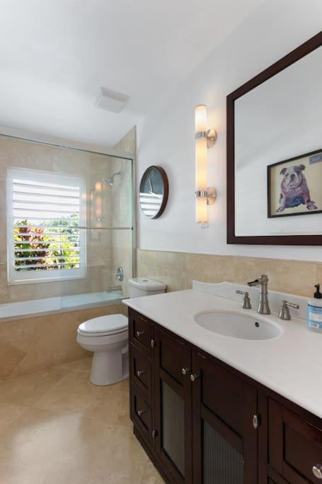 Luxury Waterfront & Infinity Pool/hot Tub Sleeps 8