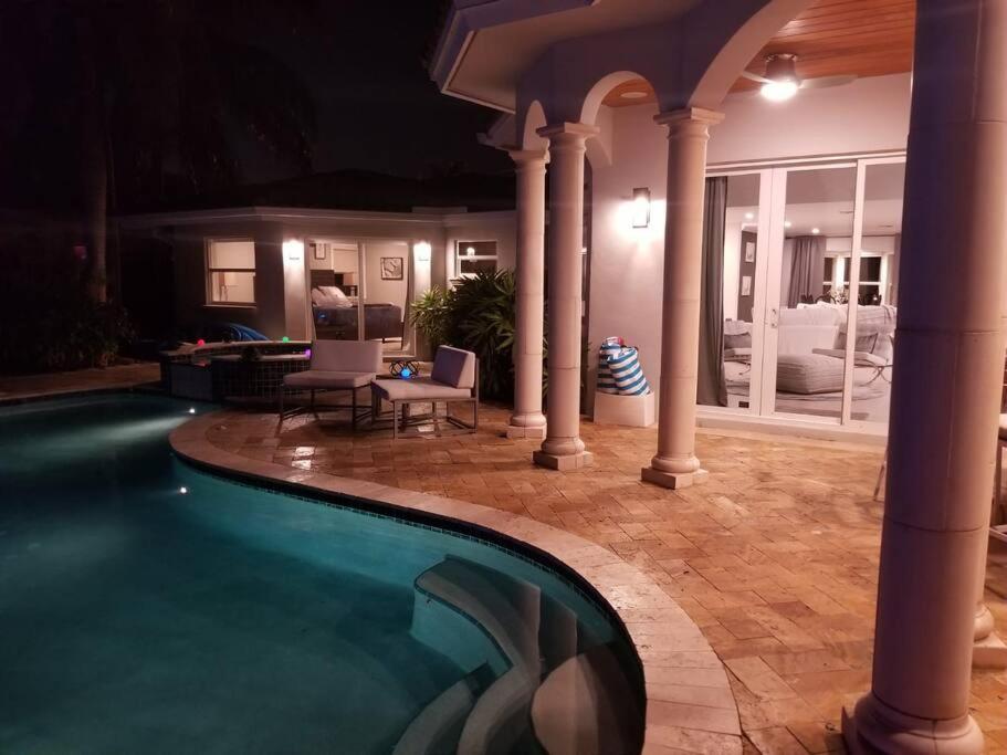 Luxury Waterfront & Infinity Pool/hot Tub Sleeps 8 * Fort Lauderdale
