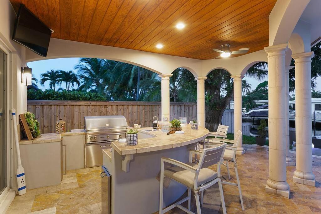 Luxury Waterfront & Infinity Pool/hot Tub Sleeps 8 Fort Lauderdale