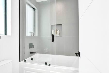 Holiday home New 4br W Pool Walk To Olas 5mins To *