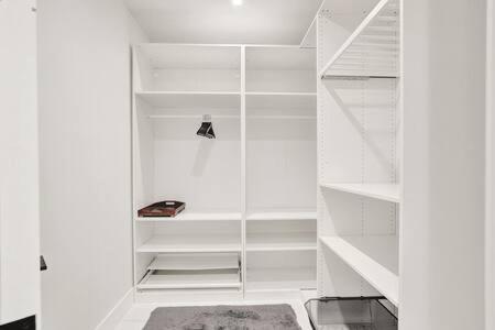 New 4br W Pool Walk To Olas 5mins To Fort Lauderdale
