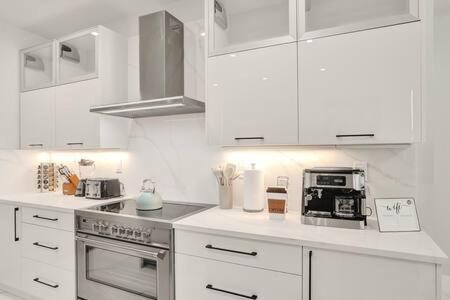 New 4br W Pool Walk To Olas 5mins To * Fort Lauderdale