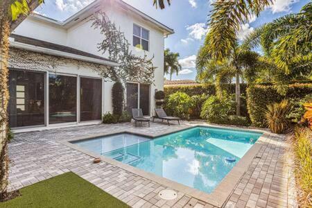 Magnolia-with Heated Pool-by Viac Villa