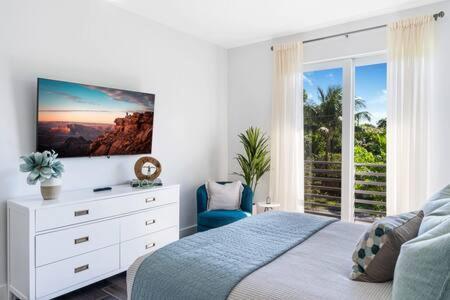Magnolia-with Heated Pool-by Viac Villa Fort Lauderdale