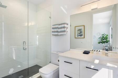 Villa Magnolia-with Heated Pool-by Viac *