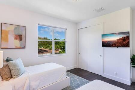 Magnolia-with Heated Pool-by Viac *
