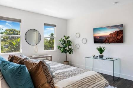 Magnolia-with Heated Pool-by Viac * Fort Lauderdale