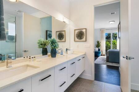 Magnolia-with Heated Pool-by Viac