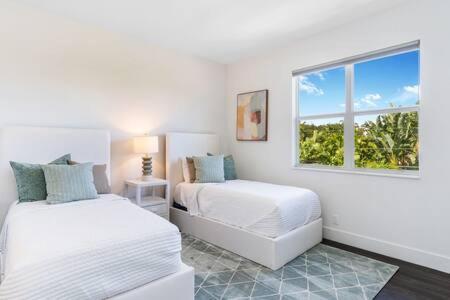 Magnolia-with Heated Pool-by Viac Villa