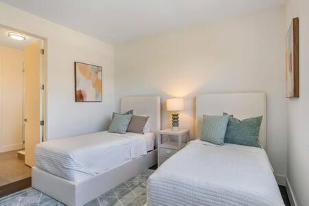Magnolia-with Heated Pool-by Viac Villa *