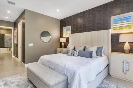 Magnolia-with Heated Pool-by Viac Fort Lauderdale