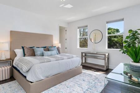 Villa Magnolia-with Heated Pool-by Viac *